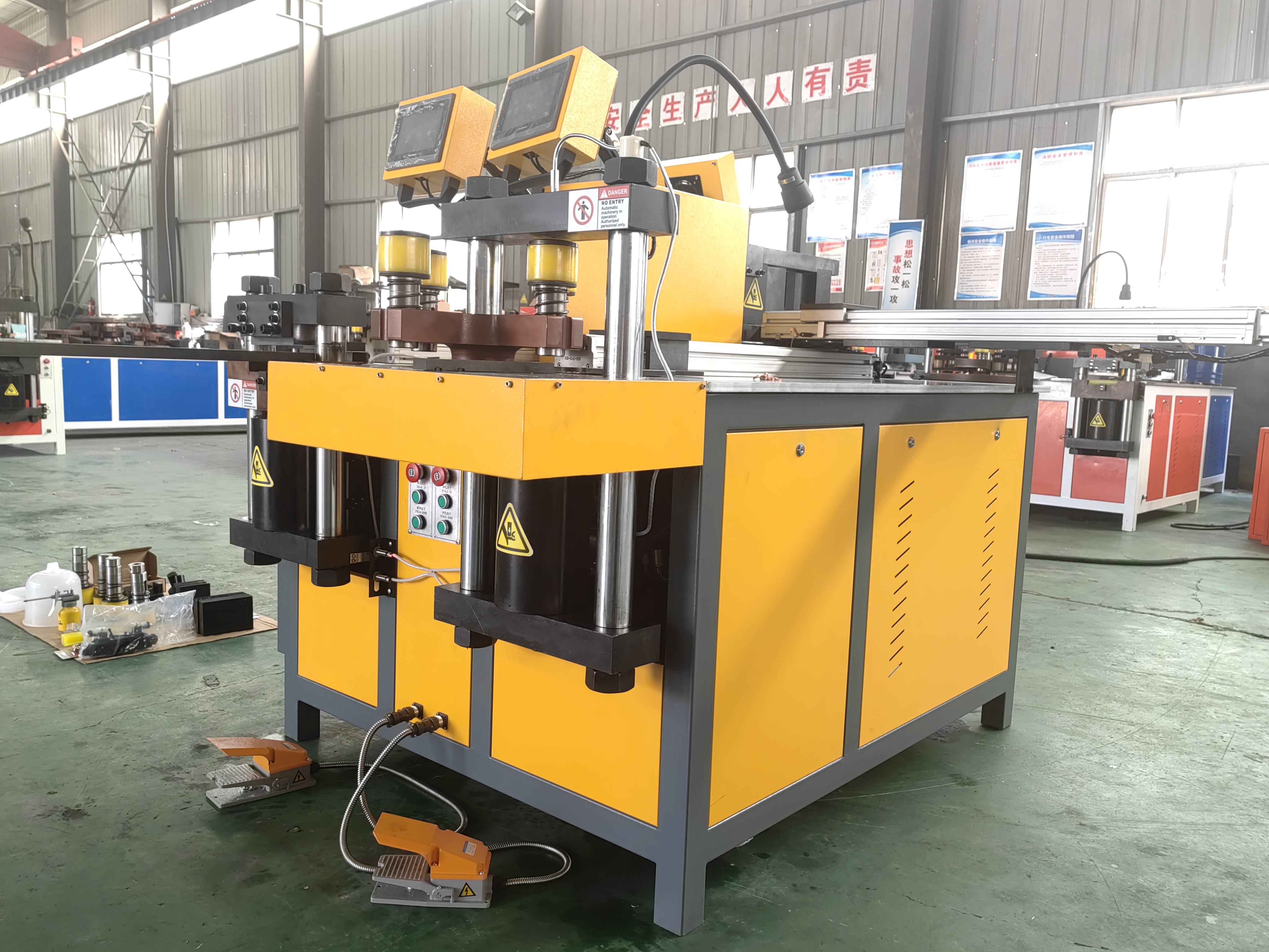 伺服定位数控母线加工机_高精度铜铝排冲孔剪切折弯一体机厂家